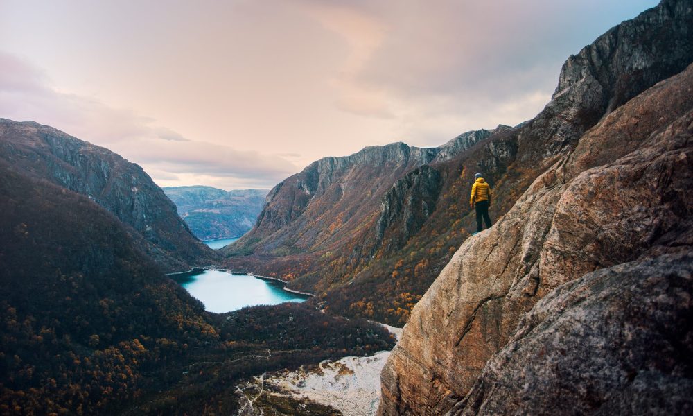 noorwegen, fotoreis, avontuur, wandelen, wildernis, wandelreis, norway, hiken, Hardangervidda, folgefonna, hike & click, gletsjer, blokhut, kamperen, wild, bos, adventure, rivier, fjord, reizen, fotograferen, Norway, travel, fotoreis, wandelreis, fotografie, natuur, outdoor, Adventure, fotograaf, overnachten, Folgefonna, national park, Hardangervidda, trolltunga, groepsreis, begeleiding, professioneel, the nordic photo trail, tent, blokhut, avontuur, wildernis, vuur, kampvuur, groep, groei, landschapsfotografie, natuurfotografie, workshop, zelfontwikkeling, coachingreis, outdoor, zelfontdekking, coaching, outdoor, ervarend leren, ervaringsgericht leren, Adventure Based Learning, Leer je binnenste buiten kennen, burn out, zelfontplooiing, groeien, zelfvertrouwen